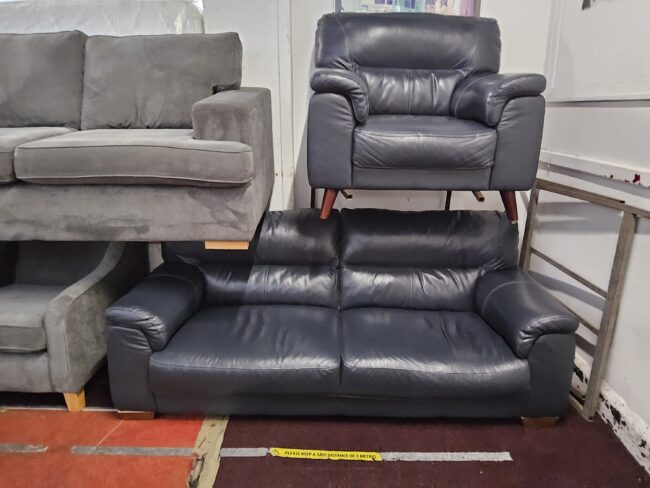 Stunning leather large two seater and armchair - Image 2