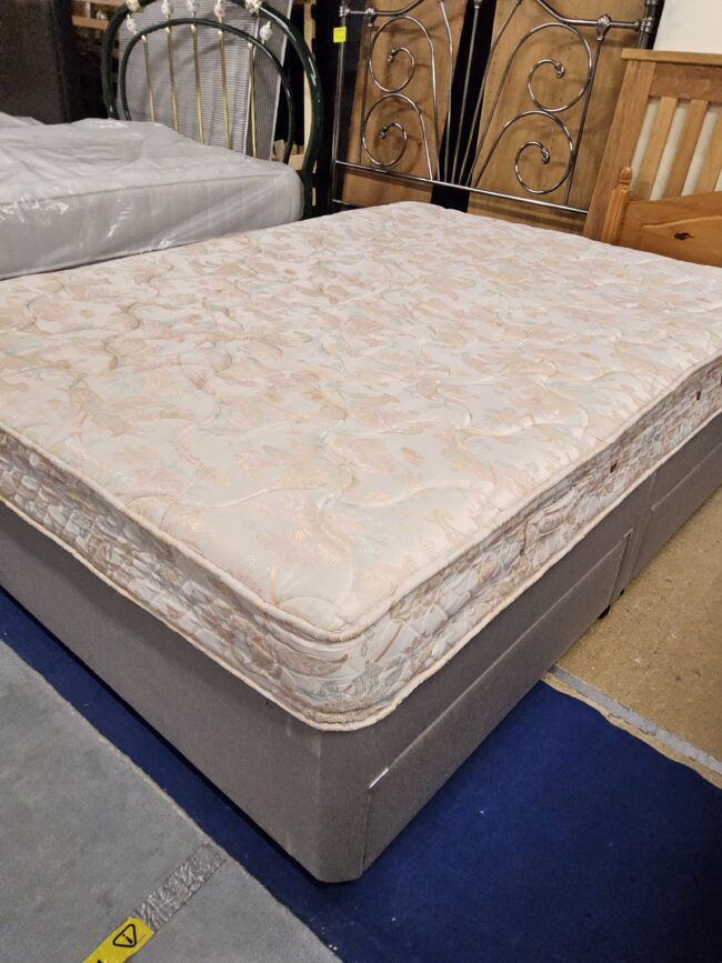 Double bed with mattress - Image 3