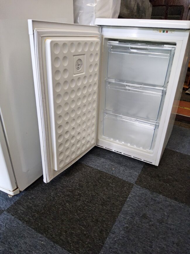 Undercounter freezer