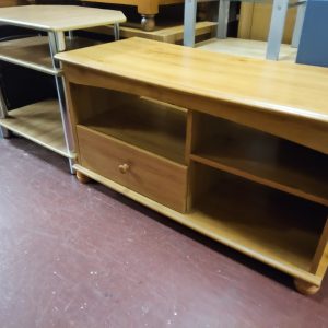 Tv stand (010116)