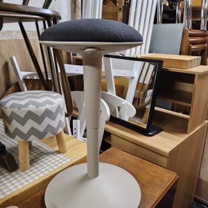NILSERIK standing support stool  (052698)