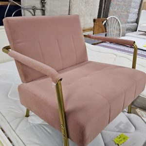 Pink cosy chair (082675)