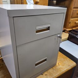 Filing cabinet with key (082671)