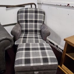 Armchair with footstool (092604)