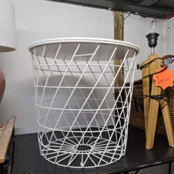 Round  table (092651)