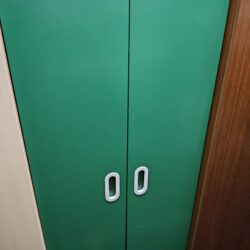 Child’s Wardrobe (092666)