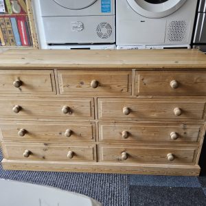 Solid Pine Wood 3-over-6 merchant chest (0926125)