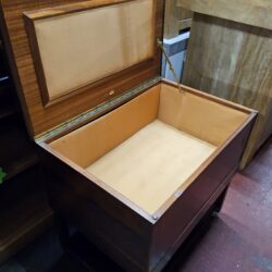 (0926145) Blanket box