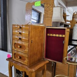 Jewellery box stand