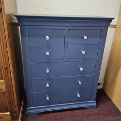 Solid wood chest of drawers