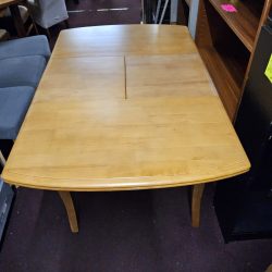 Dining Table (1026122)