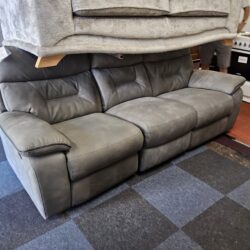 Manual reclining sofa